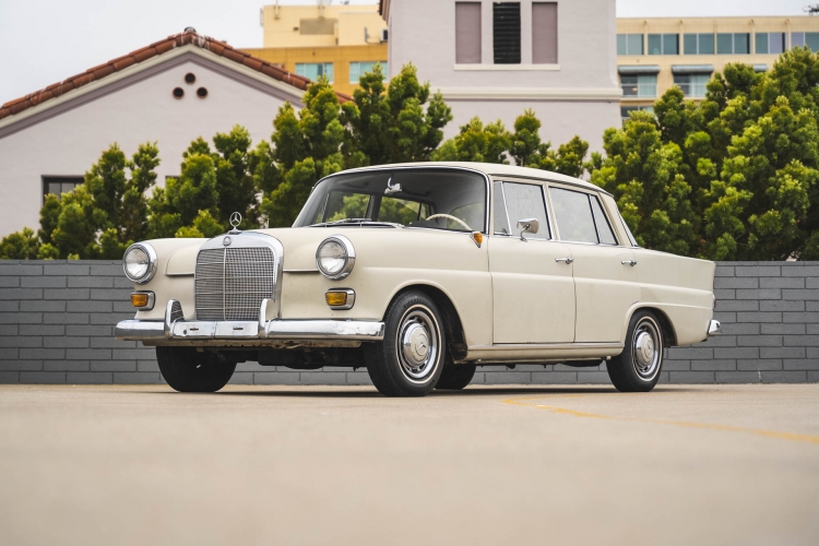 1965 Mercedes-Benz 190C 1965 Mercedes-Benz 190C