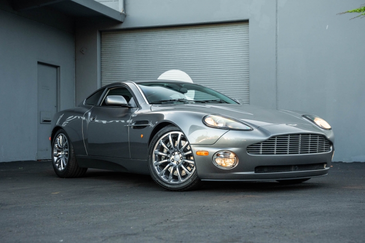 2003 Aston Martin V12 Vanquish 